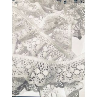 30mm Colonial Lace Gathered (20m)